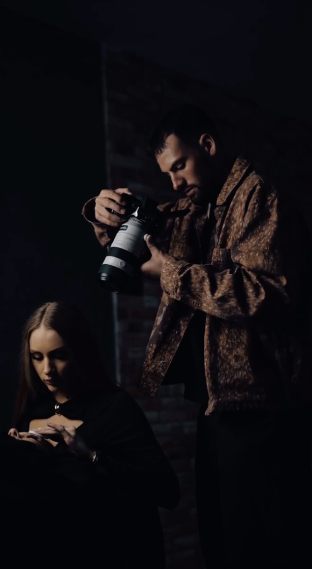 Criski - Fotograf Profesional în timpul unei ședințe foto